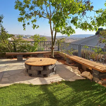 אתנחתא- צימר משפחתי - Etnachta- A Family Hosting Unit Yeroham Exterior photo